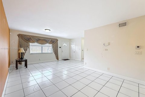 Casa en alquiler en Sunrise, Florida, 3 dormitorios, 118.54 m2 № 1802831 - foto 12