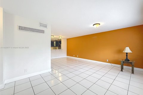 Casa en alquiler en Sunrise, Florida, 3 dormitorios, 118.54 m2 № 1802831 - foto 7