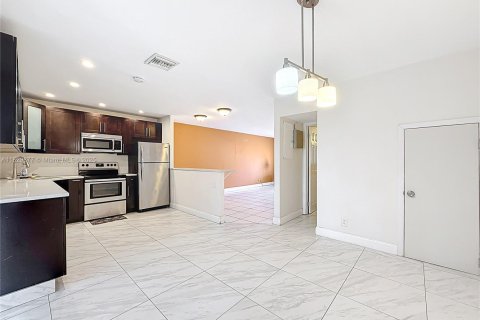 Casa en alquiler en Sunrise, Florida, 3 dormitorios, 118.54 m2 № 1802831 - foto 22