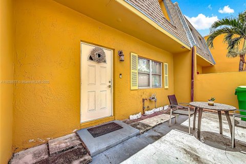 Casa en alquiler en Sunrise, Florida, 3 dormitorios, 118.54 m2 № 1802831 - foto 3