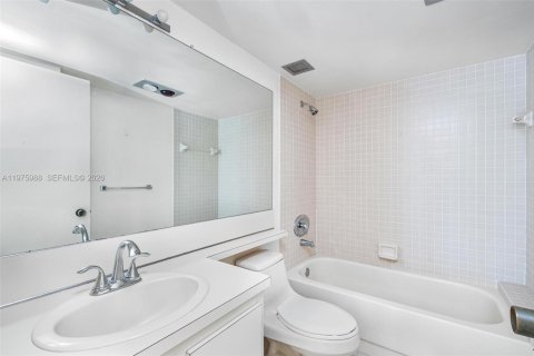 Copropriété à vendre à Key Biscayne, Floride: 2 chambres, 124.02 m2 № 2174961 - photo 17