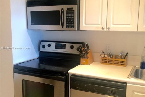 Снять в аренду кондоминиум в Норт-Бей-Виллидж, Флорида 1 спальня, 75.9м2, № 1991232 - фото 11