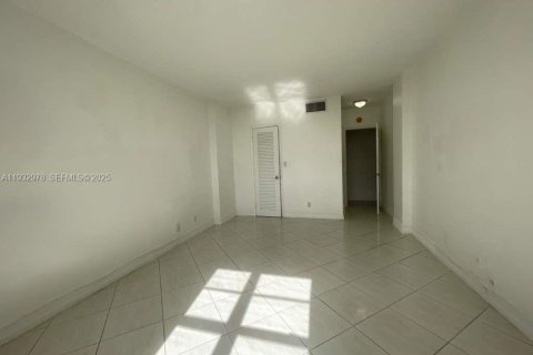 Снять в аренду кондоминиум в Норт-Бей-Виллидж, Флорида 1 спальня, 75.9м2, № 1991232 - фото 13