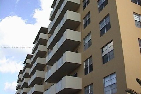 Снять в аренду кондоминиум в Норт-Бей-Виллидж, Флорида 1 спальня, 75.9м2, № 1991232 - фото 4