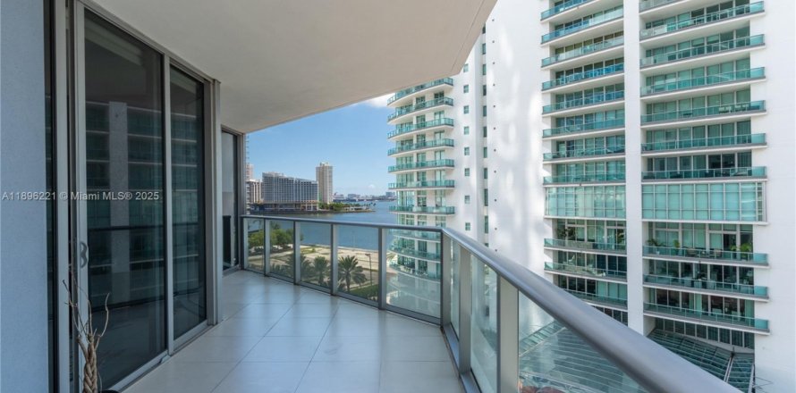 Кондоминиум с 1 спальней в Майами, Флорида № 2014317