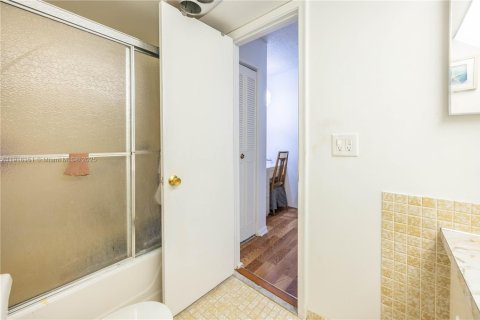 Condo in Lauderhill, Florida, 1 bedroom № 1973913 - photo 12