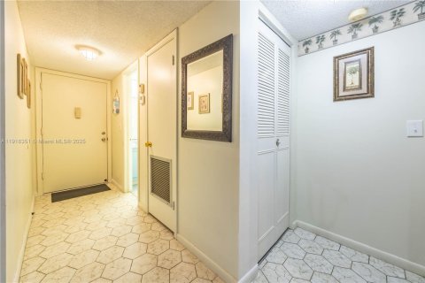 Condo in Lauderhill, Florida, 1 bedroom № 1973913 - photo 19