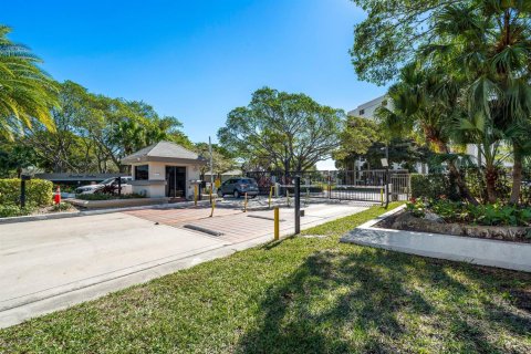 Condo in Deerfield Beach, Florida, 2 bedrooms  № 2190617 - photo 15