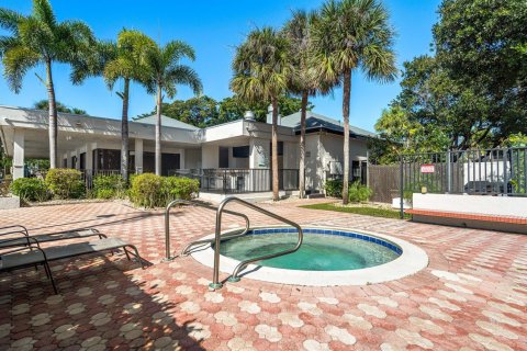 Condo in Deerfield Beach, Florida, 2 bedrooms  № 2190617 - photo 10