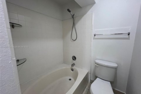 Copropriété à louer à Miami, Floride: 2 chambres, 97.83 m2 № 1895687 - photo 12