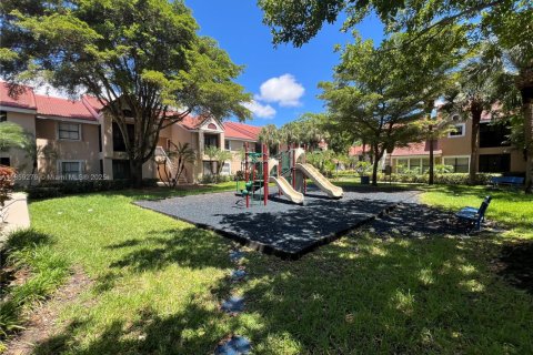 Condo in Miami, Florida, 2 bedrooms  № 1895687 - photo 25