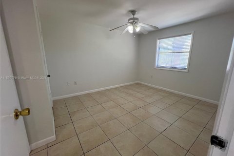 Condo in Miami, Florida, 2 bedrooms  № 1895687 - photo 15