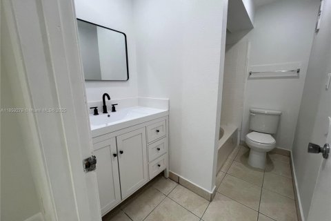 Copropriété à louer à Miami, Floride: 2 chambres, 97.83 m2 № 1895687 - photo 11