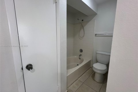Condo in Miami, Florida, 2 bedrooms  № 1895687 - photo 19