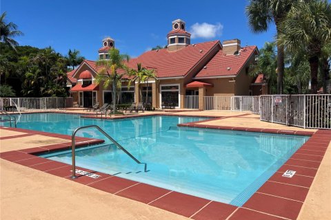Condo in Miami, Florida, 2 bedrooms  № 1895687 - photo 27