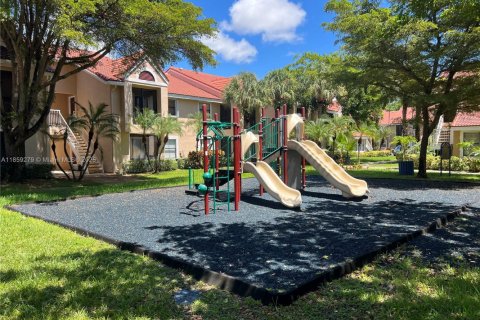 Condo in Miami, Florida, 2 bedrooms  № 1895687 - photo 26