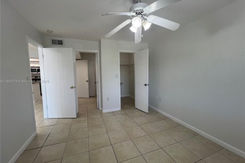 Condo in Miami, Florida, 2 bedrooms  № 1895687 - photo 16