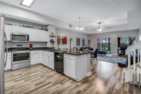 Copropriété à vendre à Davie, Floride: 3 chambres, 136.94 m2 № 2040888 - photo 4