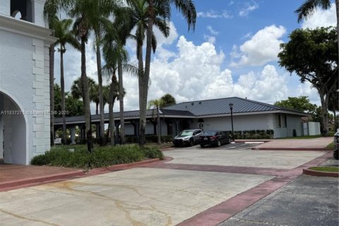 Condo in Hialeah, Florida, 2 bedrooms  № 1823733 - photo 22