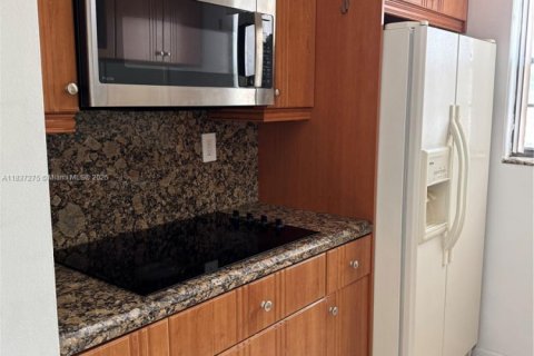 Condo in Hialeah, Florida, 2 bedrooms  № 1823733 - photo 2