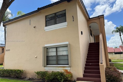 Condo in Hialeah, Florida, 2 bedrooms  № 1823733 - photo 1
