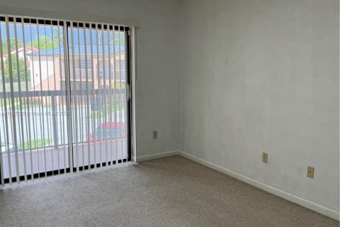 Condo in Hialeah, Florida, 2 bedrooms  № 1823733 - photo 7