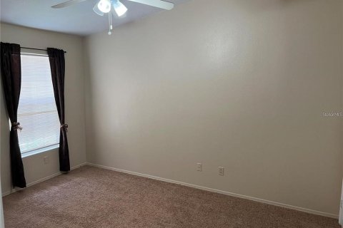 Condo in Zephyrhills, Florida, 2 bedrooms  № 1908854 - photo 13