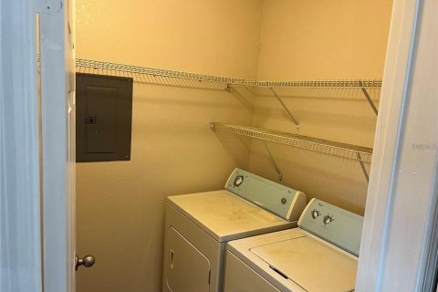 Condo in Zephyrhills, Florida, 2 bedrooms  № 1908854 - photo 15