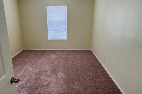 Condo in Zephyrhills, Florida, 2 bedrooms  № 1908854 - photo 9