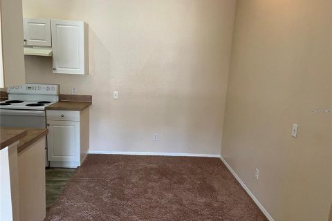 Condo in Zephyrhills, Florida, 2 bedrooms  № 1908854 - photo 7