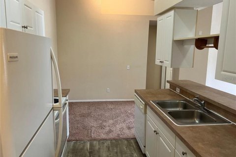 Condo in Zephyrhills, Florida, 2 bedrooms  № 1908854 - photo 5