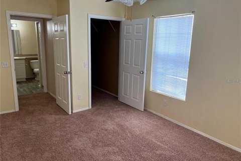 Condo in Zephyrhills, Florida, 2 bedrooms  № 1908854 - photo 11