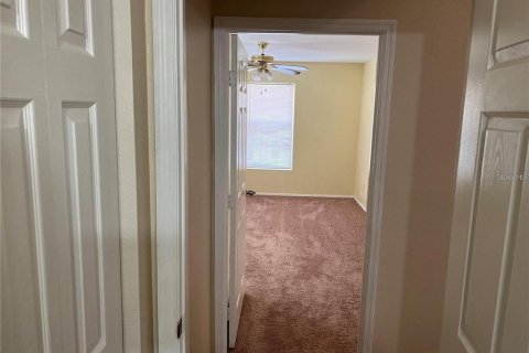 Condo in Zephyrhills, Florida, 2 bedrooms  № 1908854 - photo 8