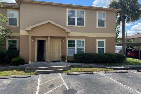 Condo in Zephyrhills, Florida, 2 bedrooms  № 1908854 - photo 1