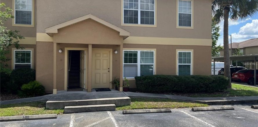 Condo in Zephyrhills, Florida, 2 bedrooms № 1908854