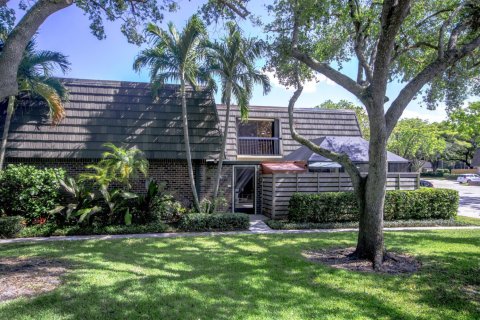 Townhouse in Palm Beach Gardens, Florida 2 bedrooms, 138.24 sq.m. № 1151857 - photo 1