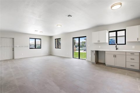 Casa en alquiler en Pompano Beach, Florida, 4 dormitorios, 142.14 m2 № 1972200 - foto 9