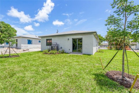 Casa en alquiler en Pompano Beach, Florida, 4 dormitorios, 142.14 m2 № 1972200 - foto 4