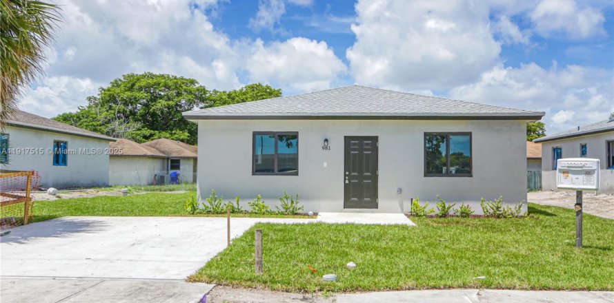 Casa en Pompano Beach, Florida 4 dormitorios, 142.14 m2 № 1972200