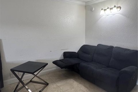 Condominio en alquiler en Davenport, Florida, 1 dormitorio, 27.87 m2 № 2142560 - foto 2