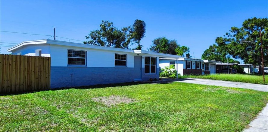 House in Seminole, Florida 4 bedrooms, 99.96 sq.m. № 1912669