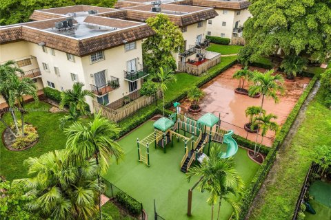 Casa en venta en Miami, Florida, 3 dormitorios, 133.97 m2 № 1953465 - foto 28