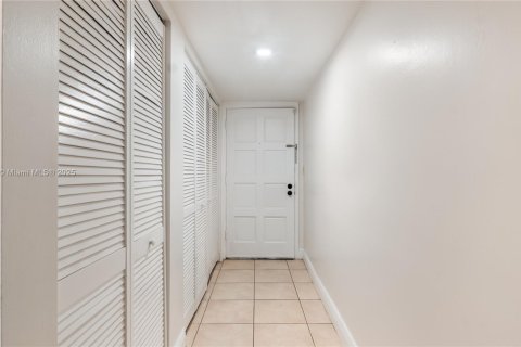 Casa en venta en Miami, Florida, 3 dormitorios, 133.97 m2 № 1953465 - foto 3