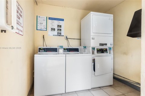 Casa en venta en Miami, Florida, 3 dormitorios, 133.97 m2 № 1953465 - foto 25