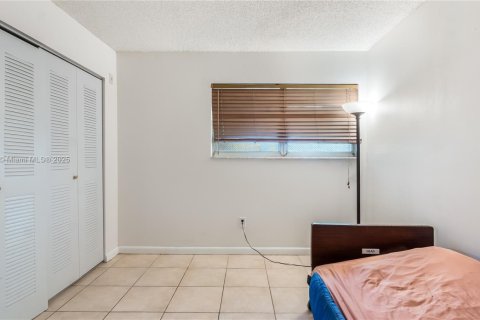 Casa en venta en Miami, Florida, 3 dormitorios, 133.97 m2 № 1953465 - foto 12