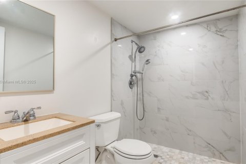 Casa en venta en Miami, Florida, 3 dormitorios, 133.97 m2 № 1953465 - foto 13