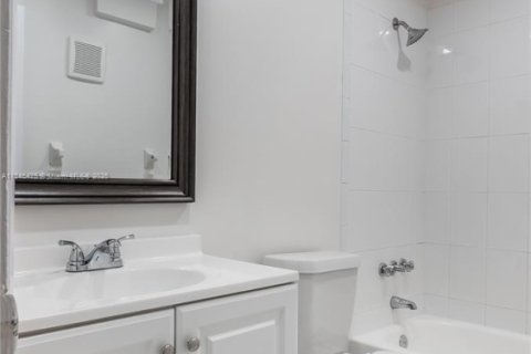 Casa en venta en Miami, Florida, 3 dormitorios, 133.97 m2 № 1953465 - foto 22
