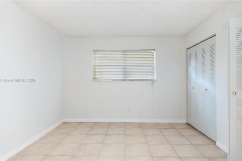 Casa en venta en Miami, Florida, 3 dormitorios, 133.97 m2 № 1953465 - foto 17