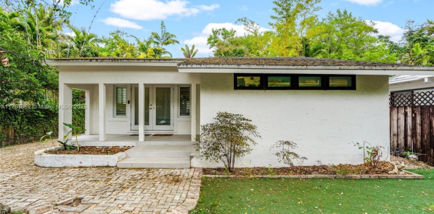 Casa en South Miami, Florida 3 dormitorios, 140.19 m2 № 1693378