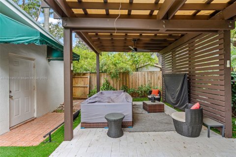 Casa en venta en South Miami, Florida, 3 dormitorios, 140.19 m2 № 1693378 - foto 30